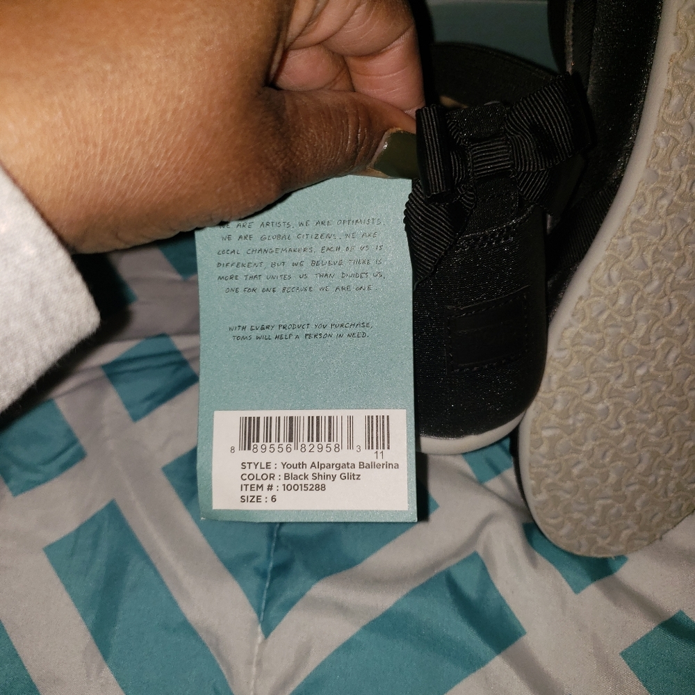 Toms - Picture 2 of 3